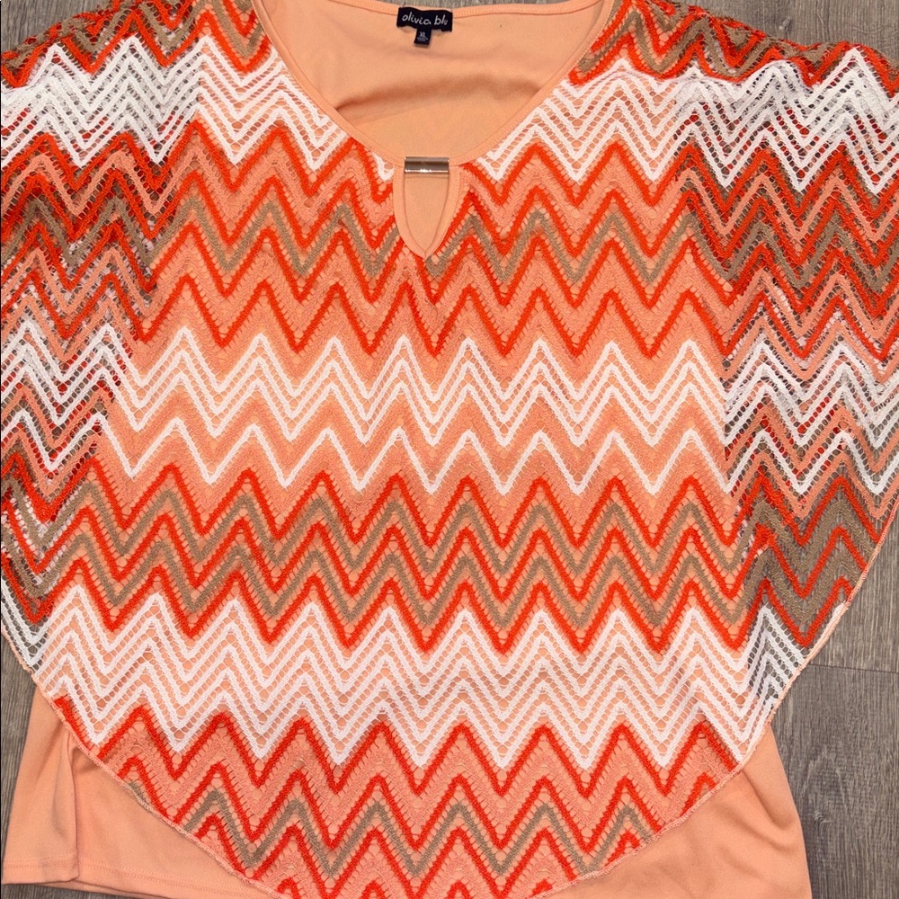 Vibrant Chevron Pattern Poncho - image 3